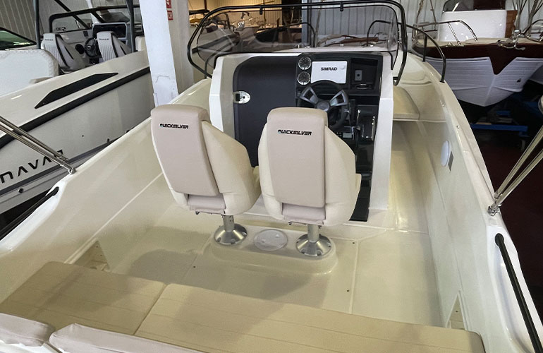 Quicksilver Activ 705 Open