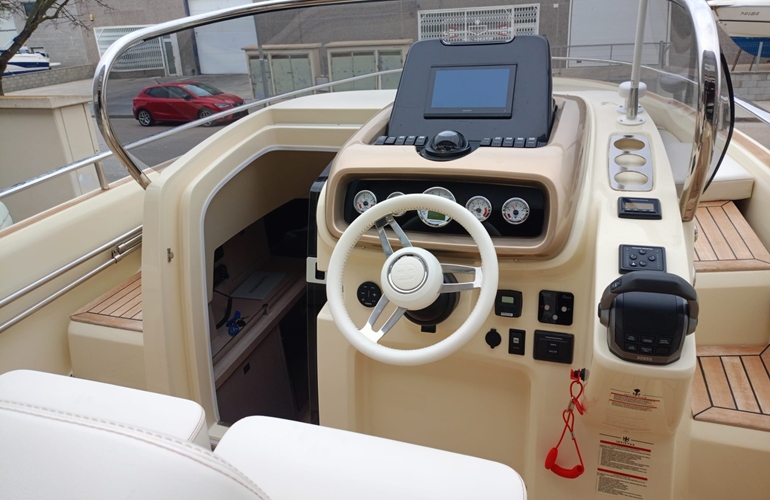 Invictus 280 GT barco de ocasión en España