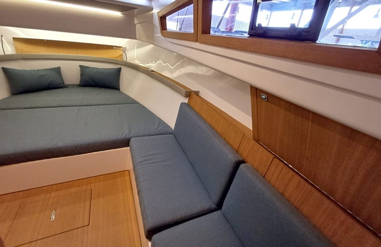 Mimi- 9.5-Cabin-12