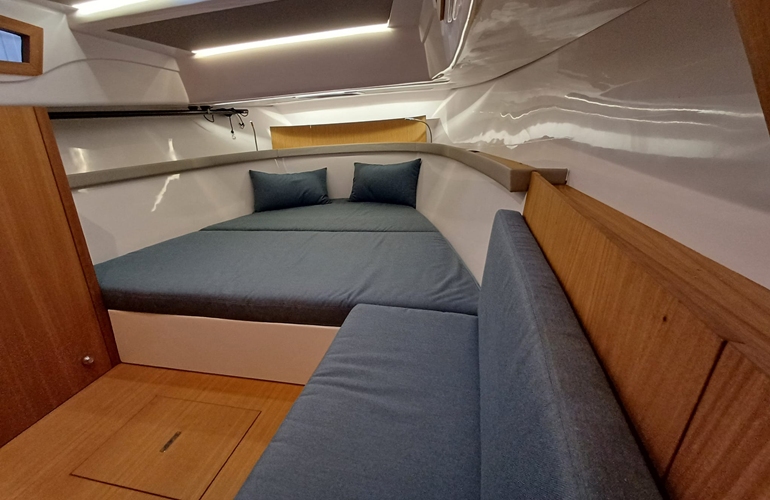 Mimi- 9.5-Cabin-14