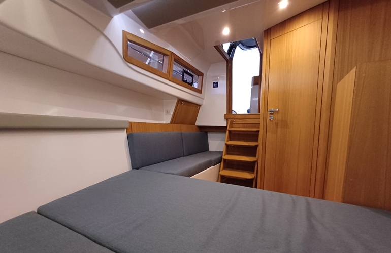 Mimi- 9.5-Cabin-13