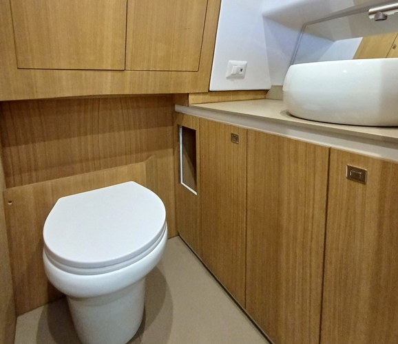 Mimi- 9.5-Cabin-18