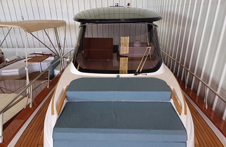 Mimi- 9.5-Cabin-2
