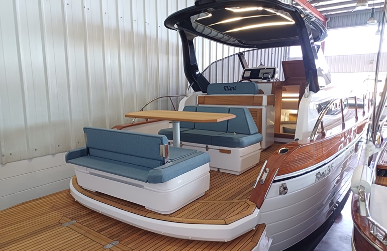 Mimi- 9.5-Cabin-1