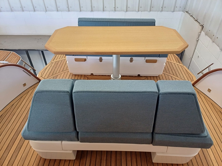 Mimi- 9.5-Cabin-8