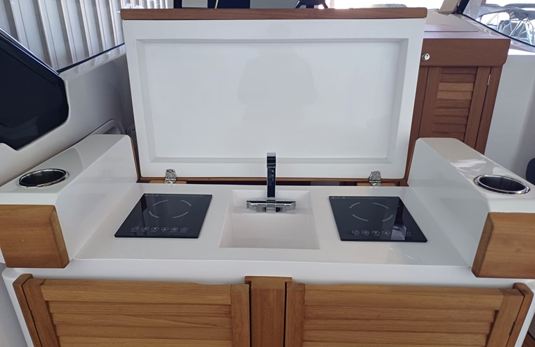Mimi- 9.5-Cabin-9