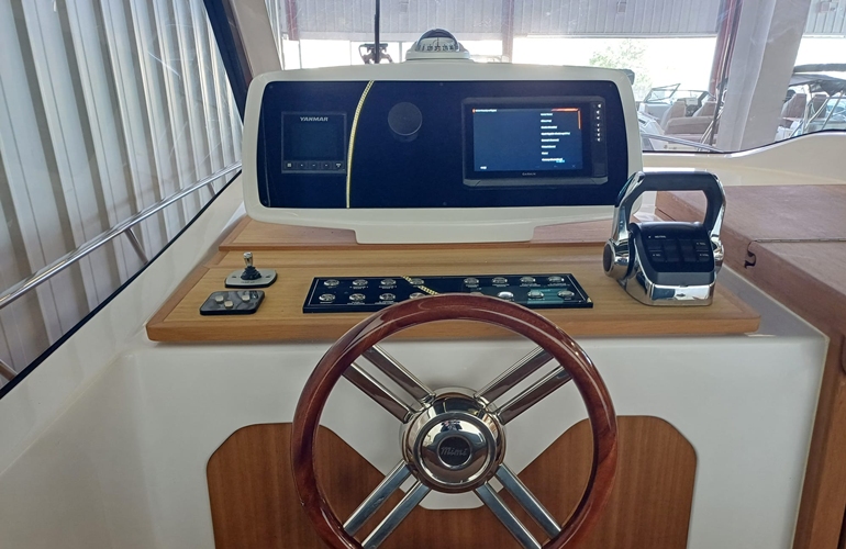 Mimi- 9.5-Cabin-6