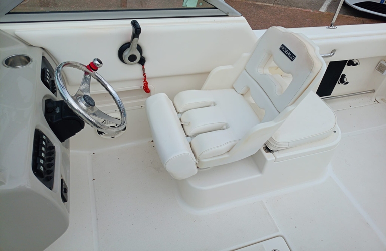 Robalo-227DC-5