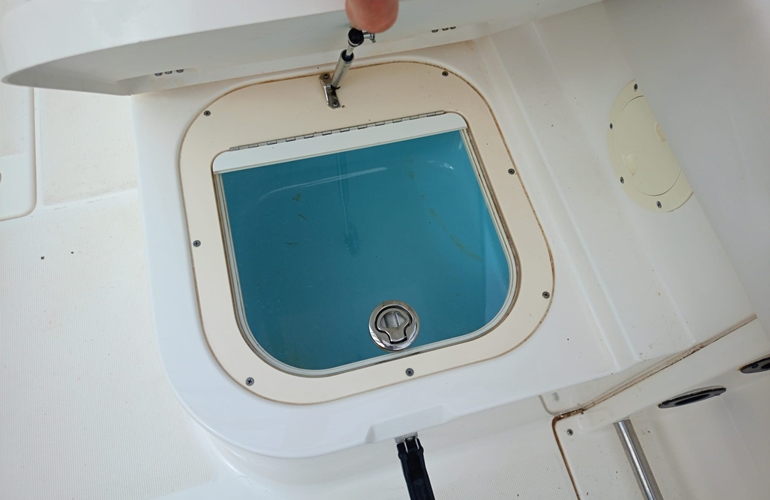 Robalo-227DC-10