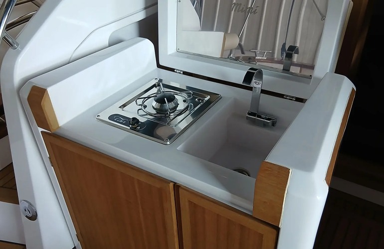 Cantieri Mimi-8.5-Cabin-6