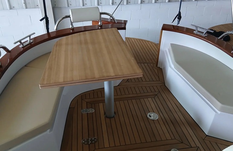 Cantieri Mimi-8.5-Cabin-9