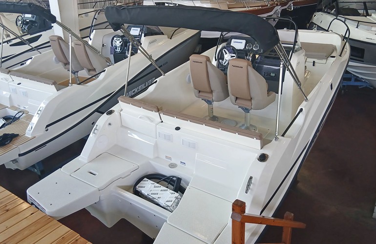 Quicksilver-605-Open-3