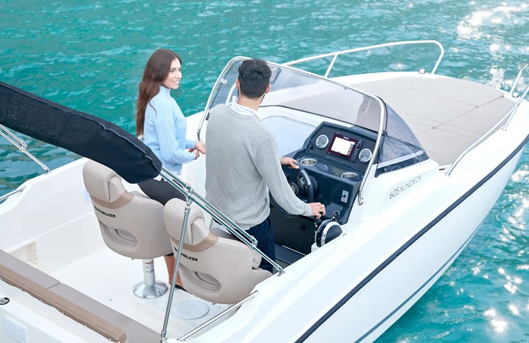 Quicksilver-605-Sundeck-11