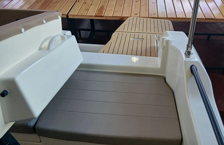Quicksilver-605-Sundeck-7