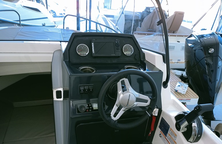 Quicksilver-605-Sundeck-6