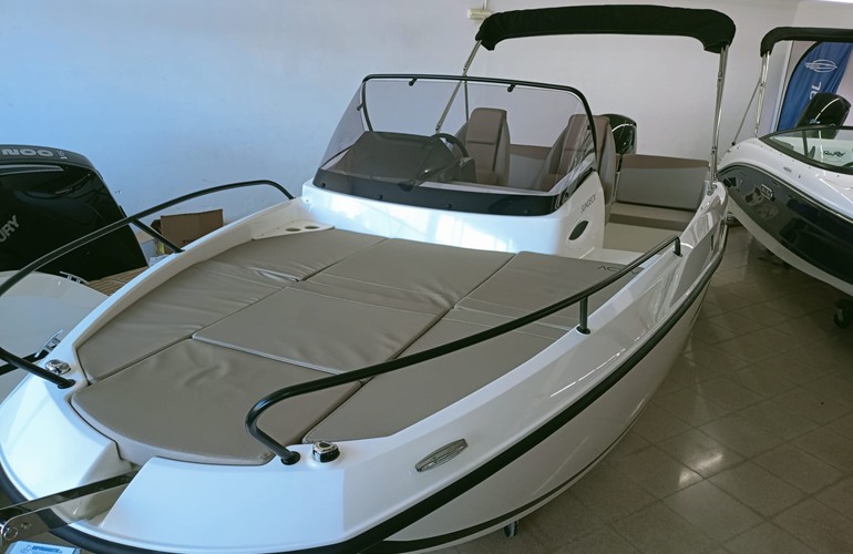 Quicksilver-605-Sundeck-2