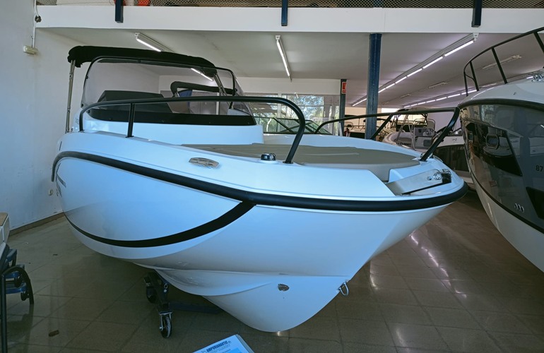 Quicksilver-605-Sundeck-1