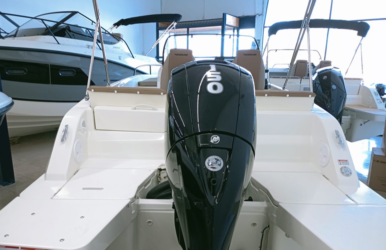 Quicksilver-605-Sundeck-7