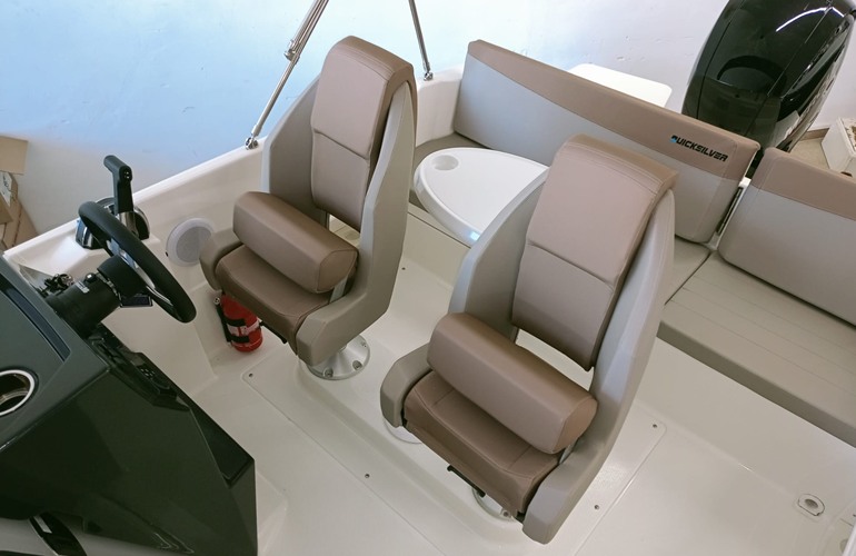 Quicksilver-605-Sundeck-8