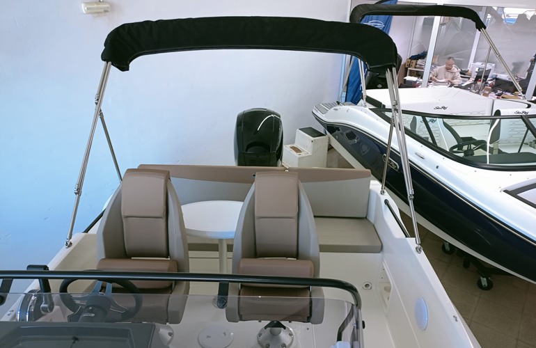 Quicksilver-605-Sundeck-10
