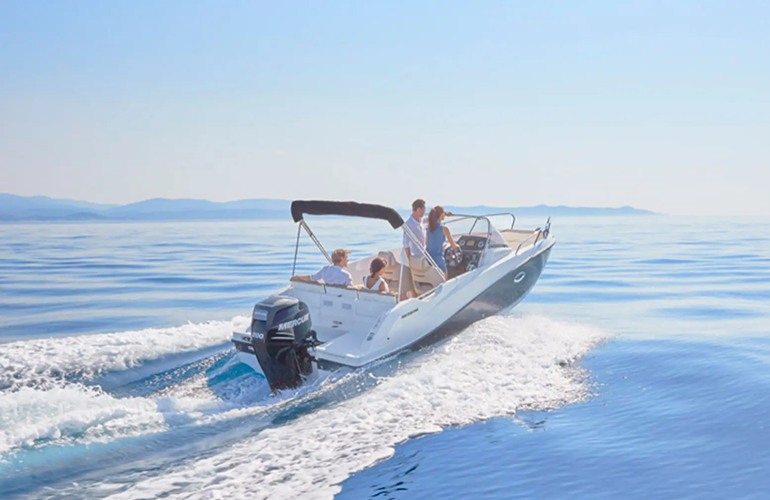Quicksilver-675-Sundeck-1