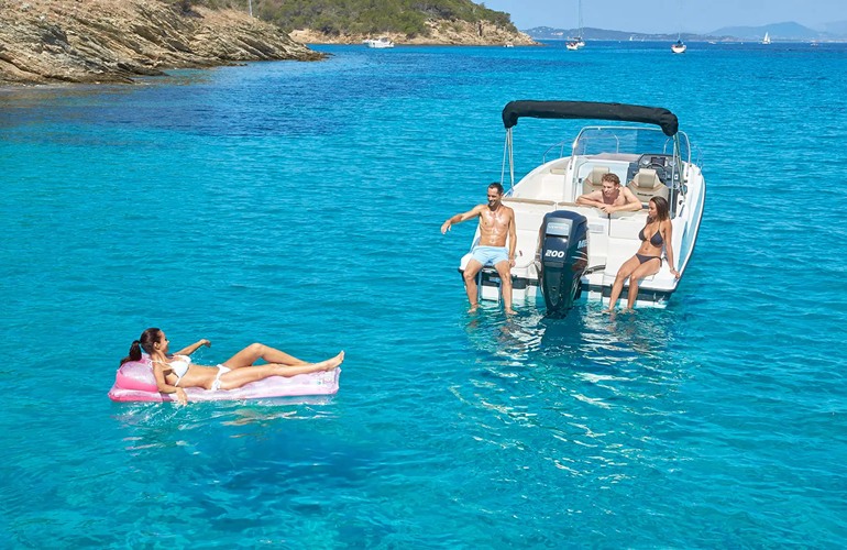 Quicksilver-675-Sundeck-6