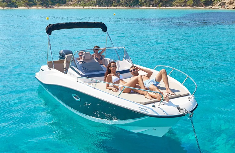 Quicksilver-675-Sundeck-5