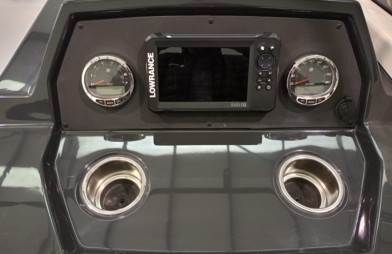 Quicksilver-675-Sundeck-5