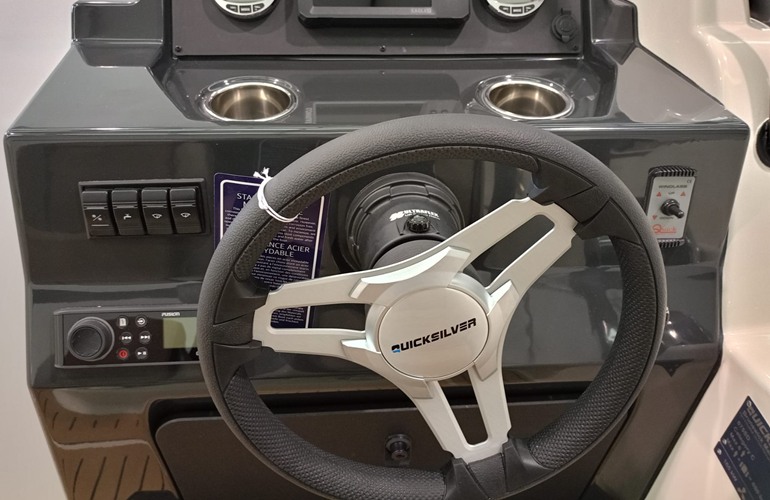 Quicksilver-675-Sundeck-7