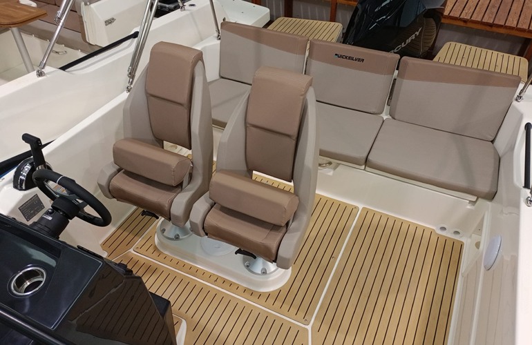 Quciksilver 675 Sundeck