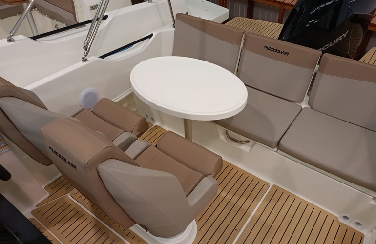 Quciksilver 675 Sundeck