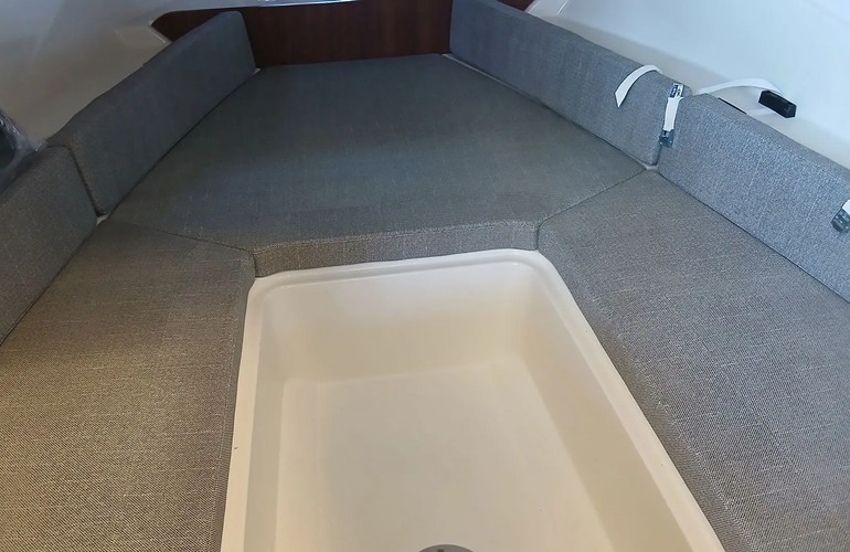 Quicksilver-755-Sundeck-9