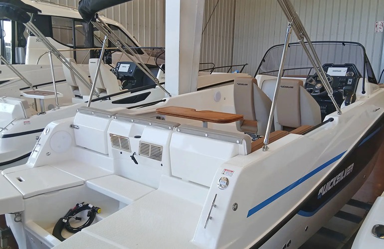 Quicksilver-755-Sundeck-3