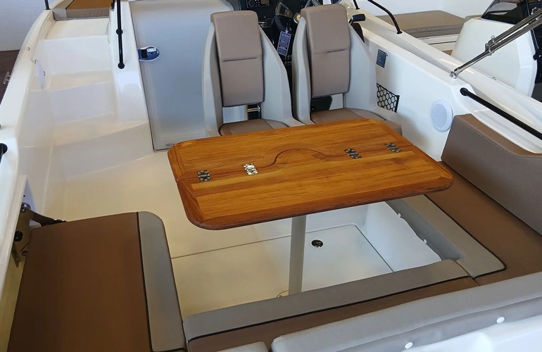 Quicksilver-755-Sundeck-7