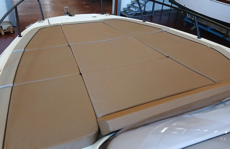 Quicksilver-755-Sundeck-12