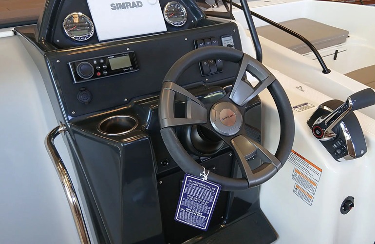 Quicksilver-755-Sundeck-5