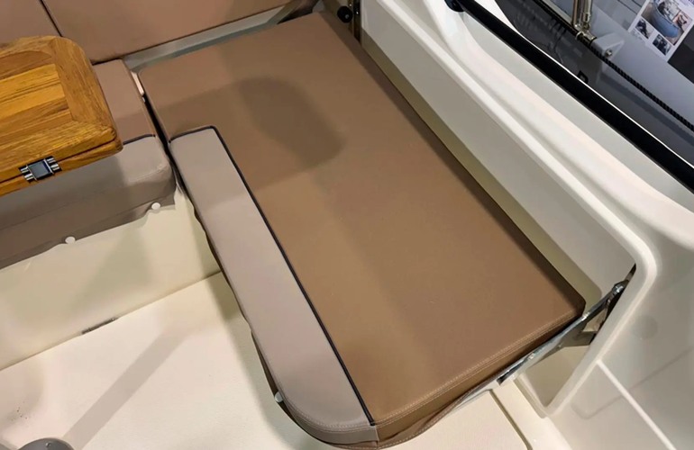 Quicsilver-755-Sundeck-8