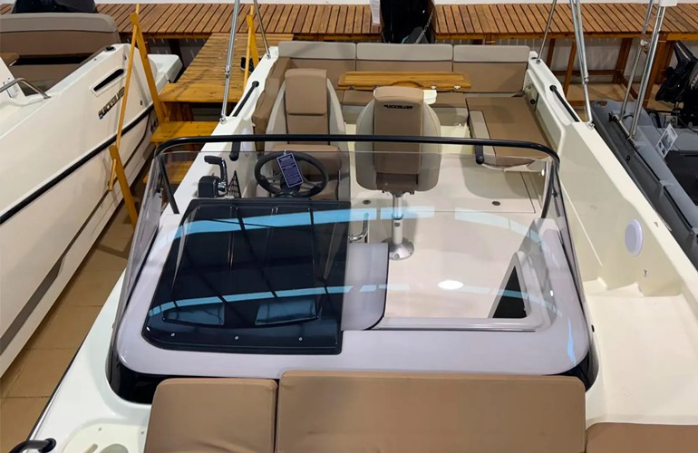 Quicsilver-755-Sundeck-4