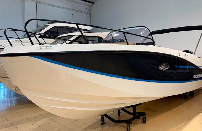 Quicsilver-755-Sundeck-1