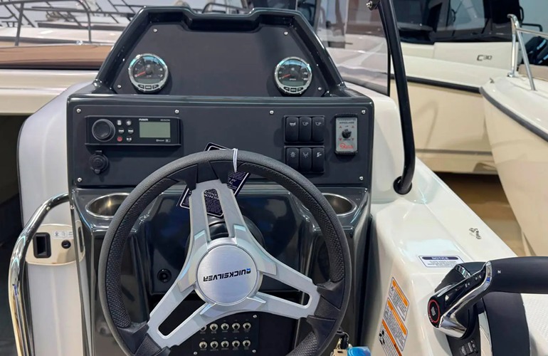 Quicsilver-755-Sundeck-2