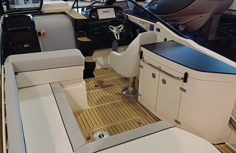 Quicksilver-755-Cruiser-12