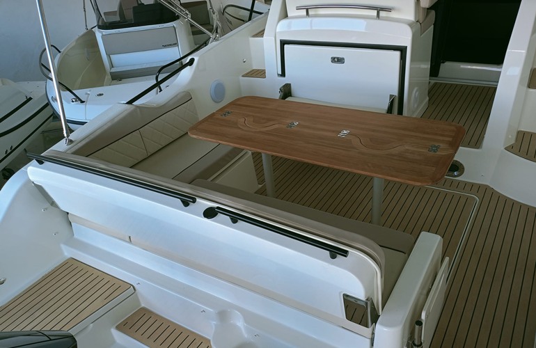 Quicksilver-875-Sundeck-14