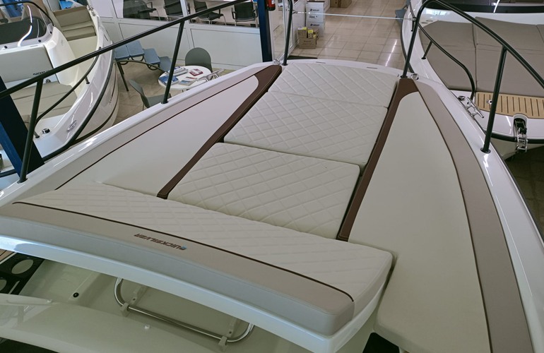 Quicksilver-875-Sundeck-15