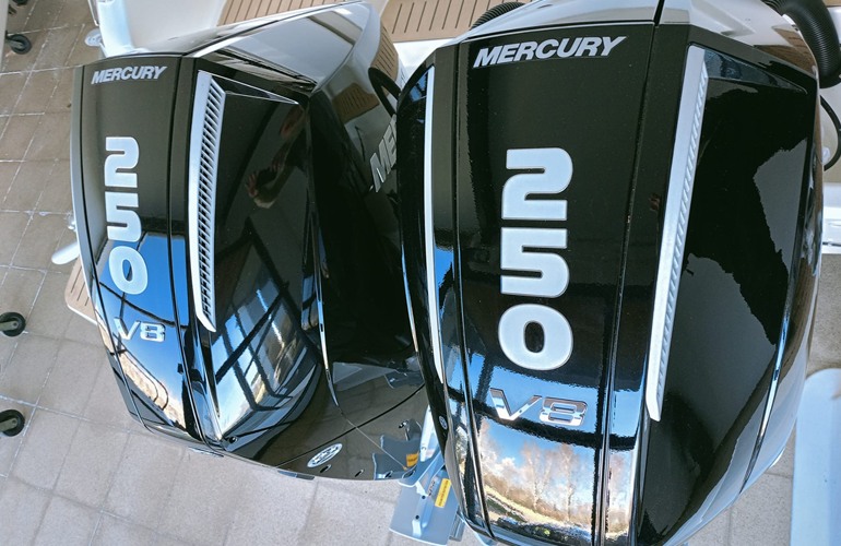 Quicksilver-875-Sundeck-23