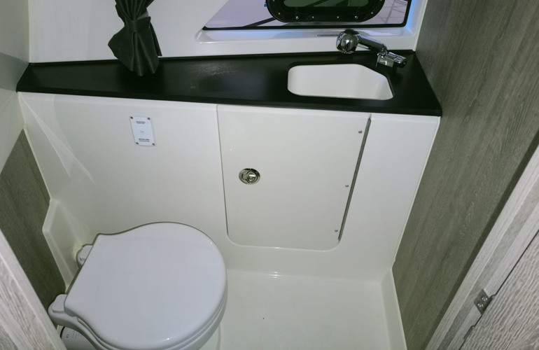 Quicksilver-875-Sundeck-22