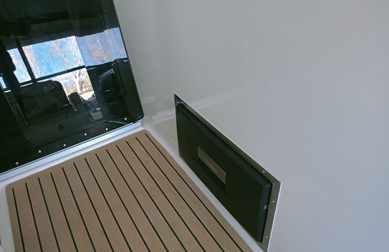 Quicksilver-875-Sundeck-17