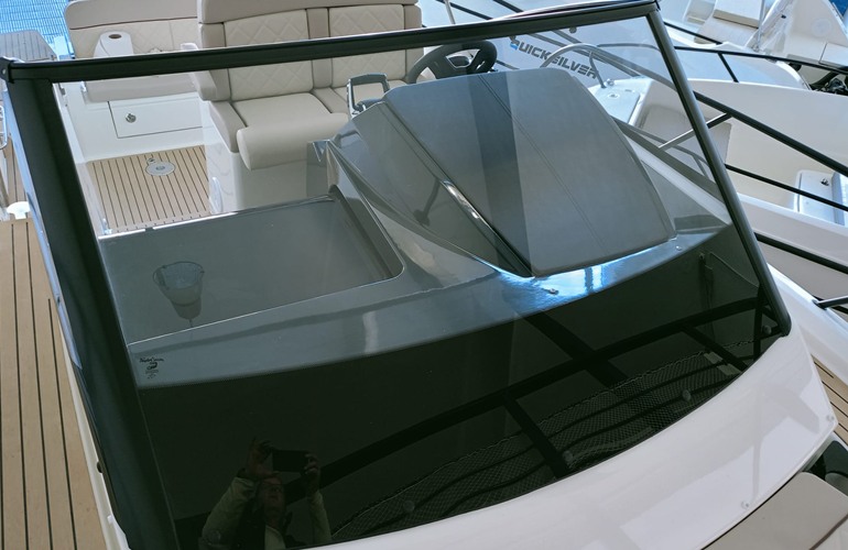 Quicksilver-875-Sundeck-8