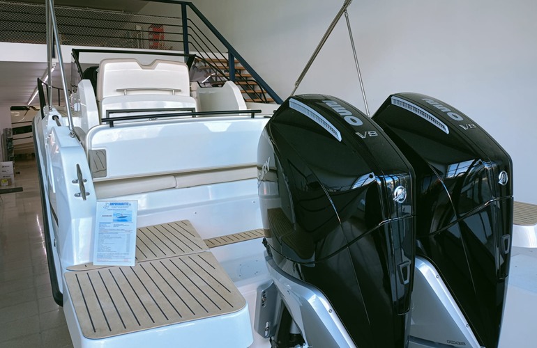 Quicksilver-875-Sundeck-3