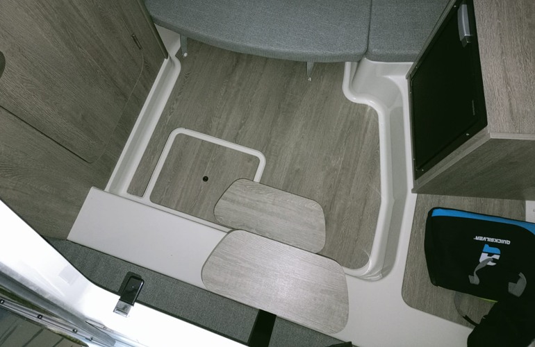 Quicksilver-875-Sundeck-20