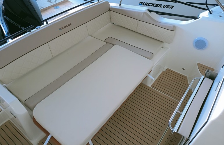Quicksilver-875-Sundeck-12